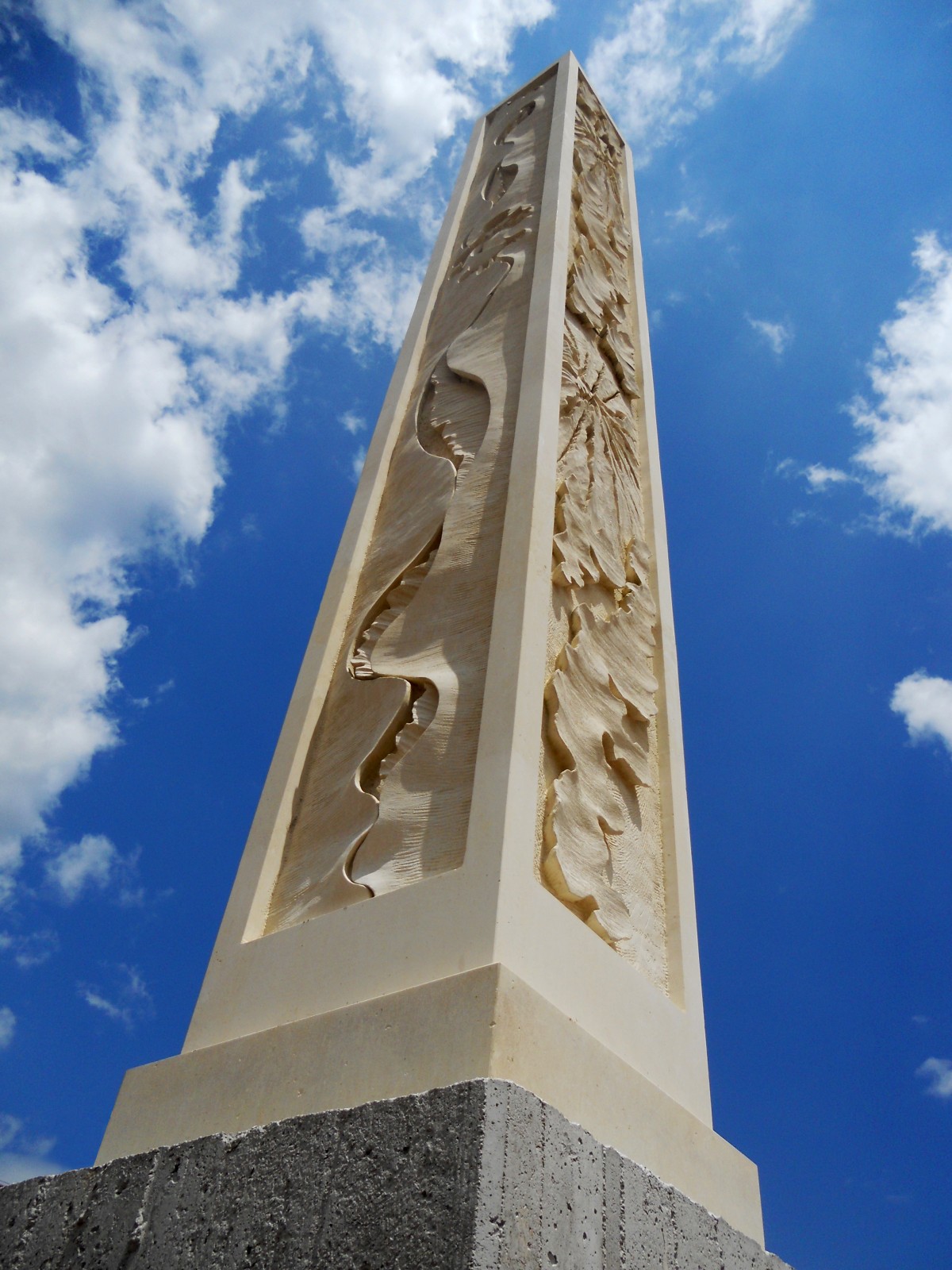 a[MAR]e amare di Marco Mariano scultura Lecce