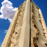 Verso l'Alto di Marco Mariano, Scultura ambientale pietra Vibo Valentia