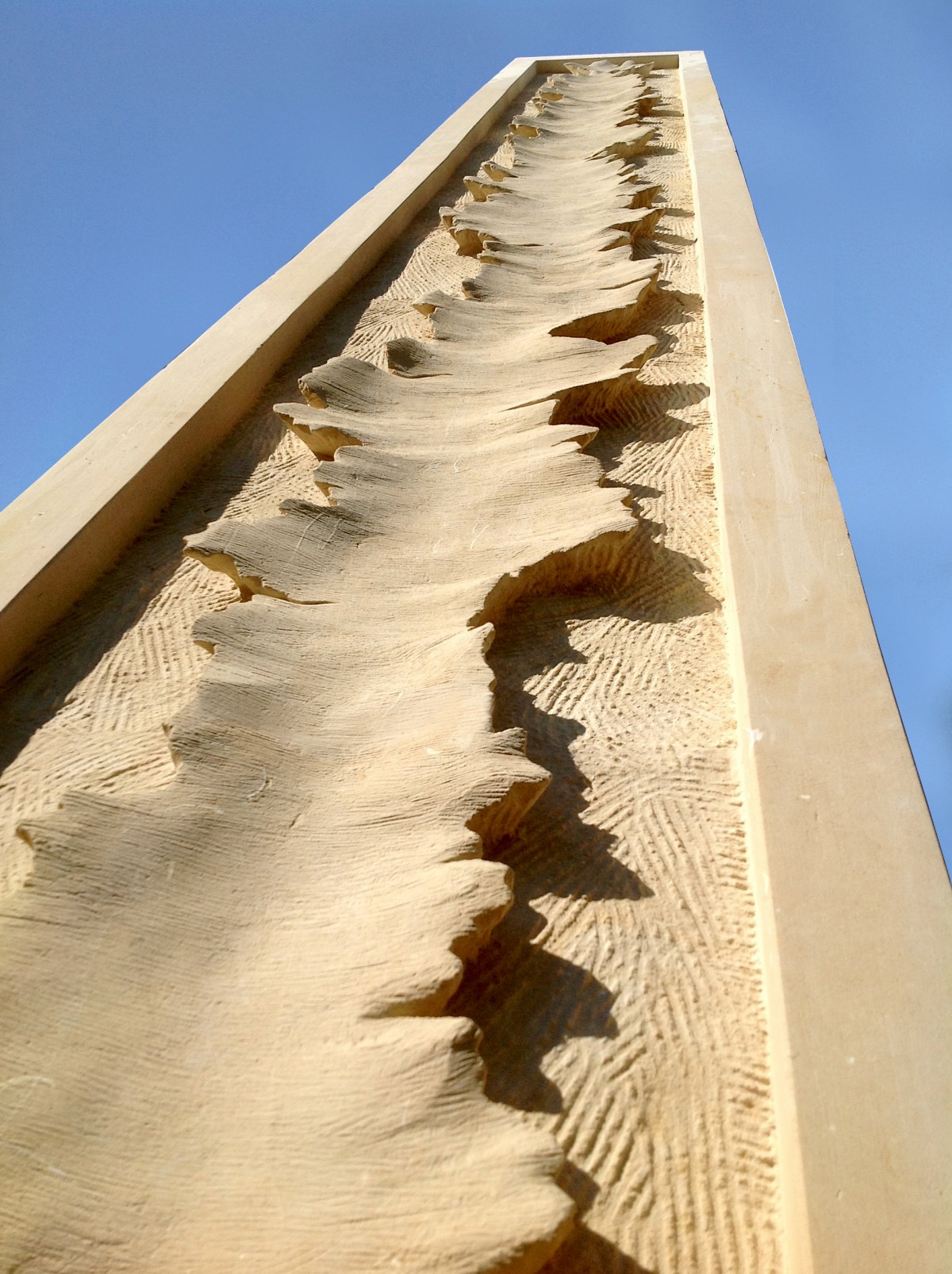 Verso l'Alto di Marco Mariano, Scultura ambientale pietra Vibo Valentia
